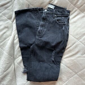 Abercrombie & Fitch 90s Straight Ultra
High Rise Jeans 24/OOR - Black Distressed